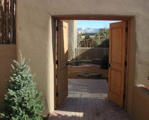 Entrance gate (c)2007 www.santafesunsilk.com